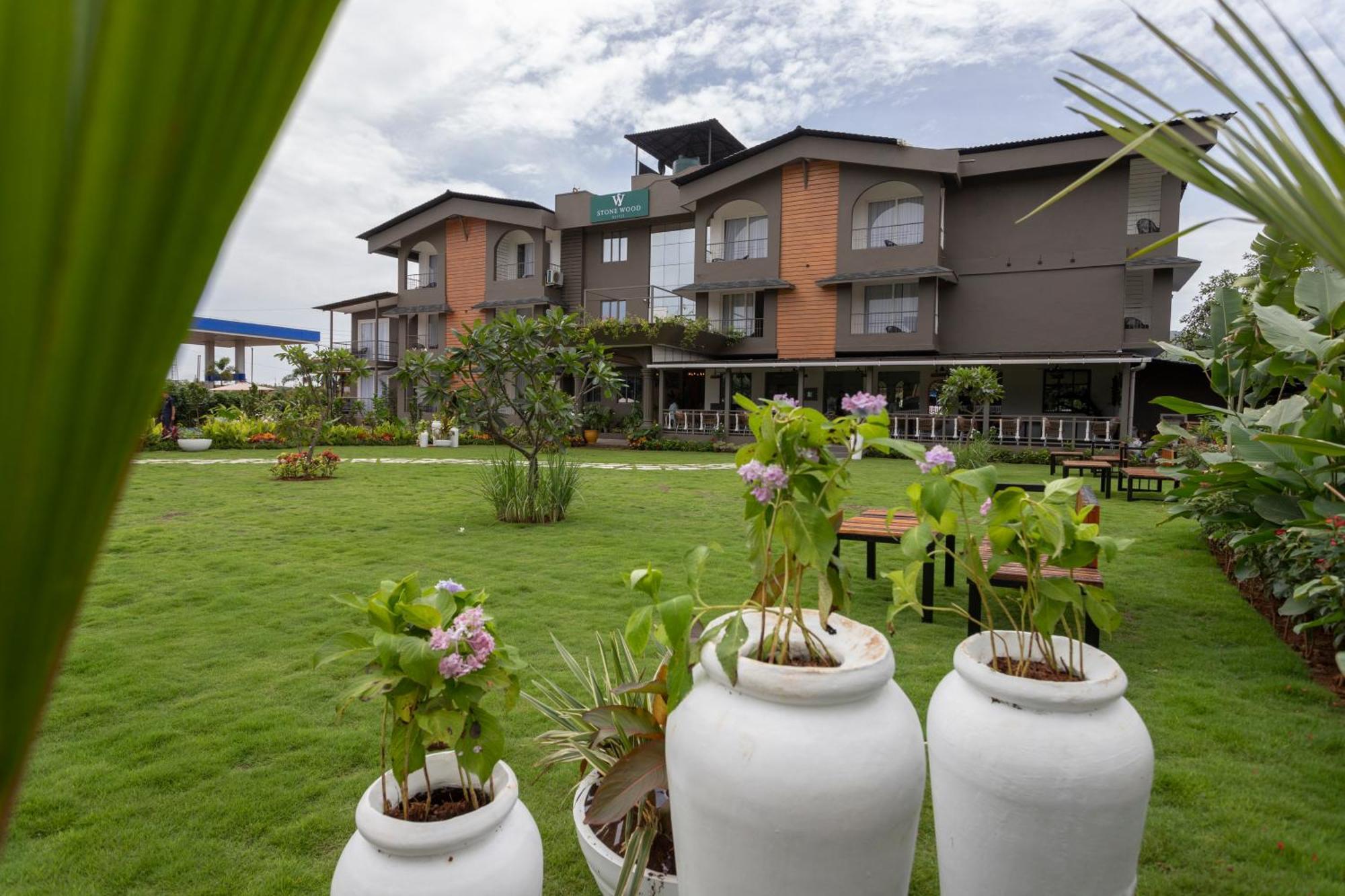 Stone Wood Hotel Amboli Amboli  Exterior foto
